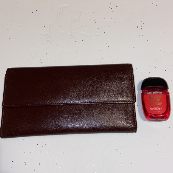 Beautiful dark‎ brown leather wallet. Trifold. No flaws. Never carried. - Picture 4 of 4